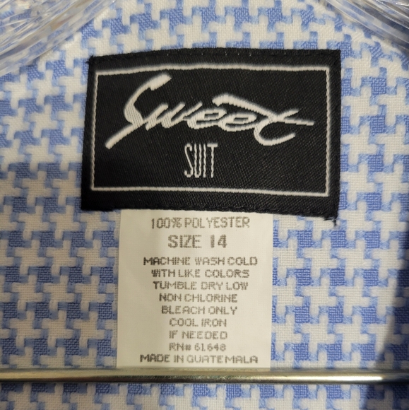 Short sleeve suit jacket with matching skirt - Picture 7 of 9